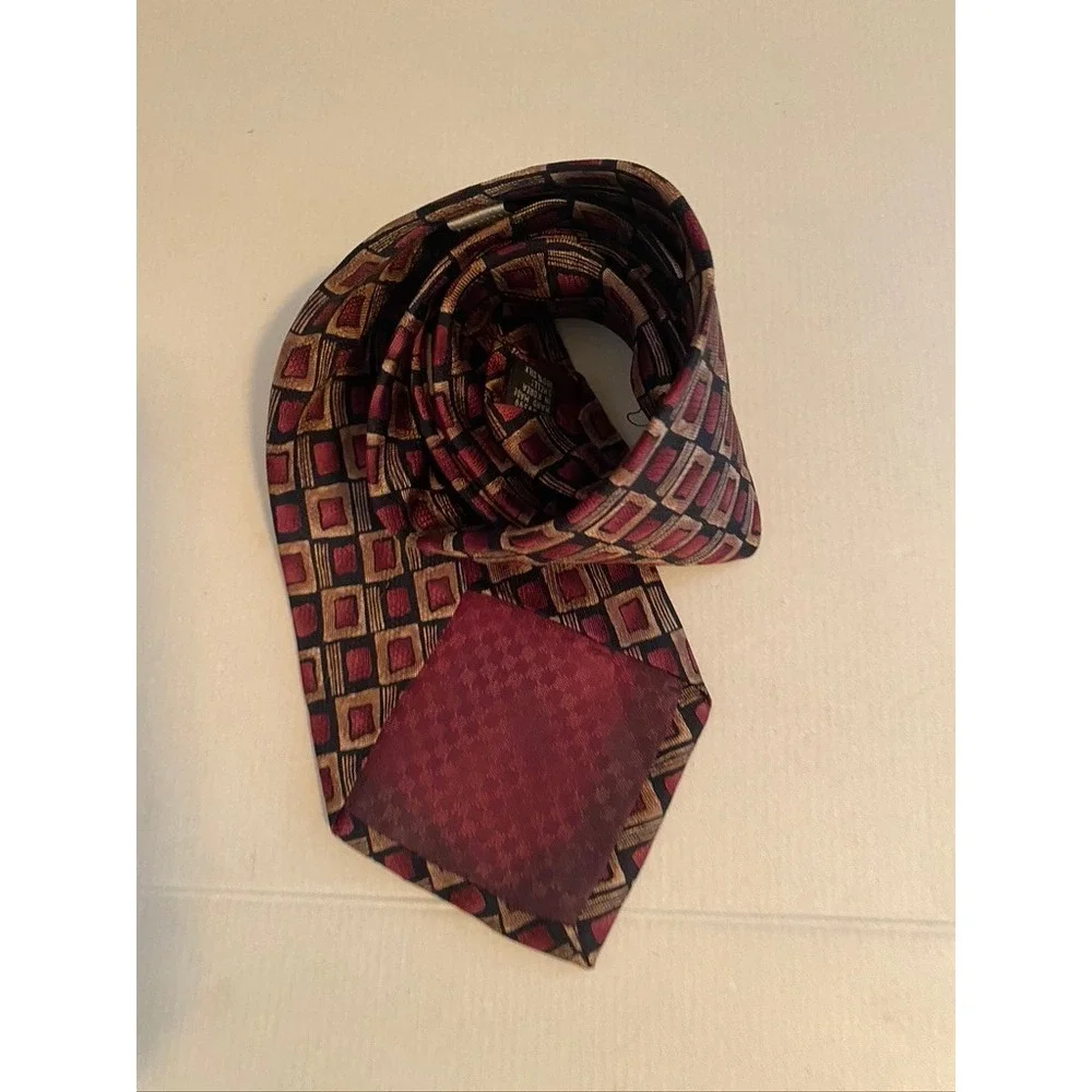 Louis Roth Mens Silk Tie Burgundy Gold Geometric Square Pattern Hand Made Korea